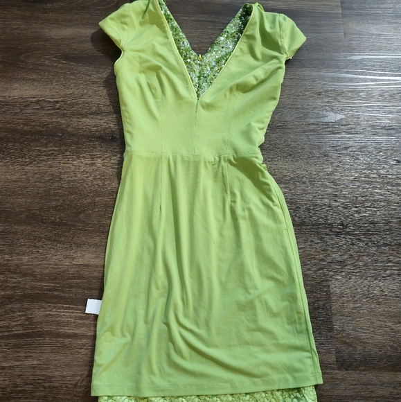 DRESS THE POPULATION Zoe V-Neck Green Sequin Bodycon Mini  Dress - Picture 12 of 15